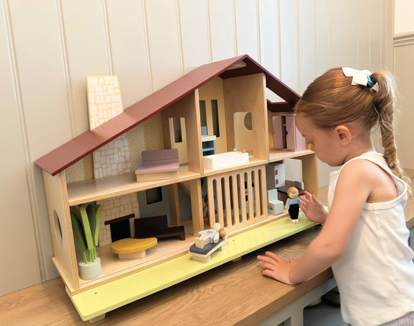 Mentari Toys Cedar Chalet (comes with furniture)