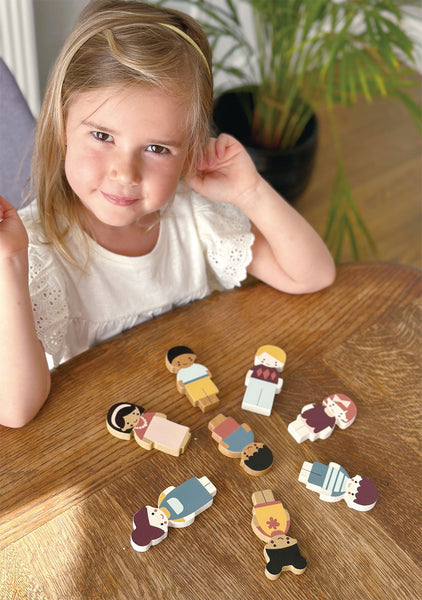 Mentari  Doll Family with Cat - wooden dolls for open end play